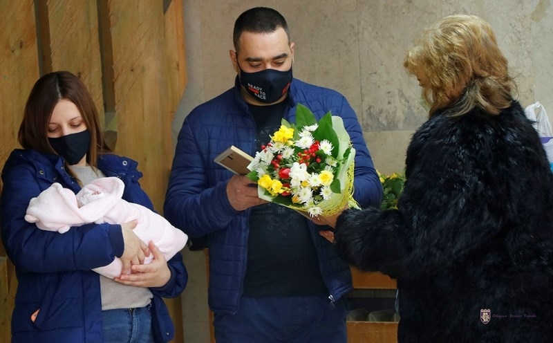 Във Велико Търново орисаха първото бебе, родено през 2022 г. 